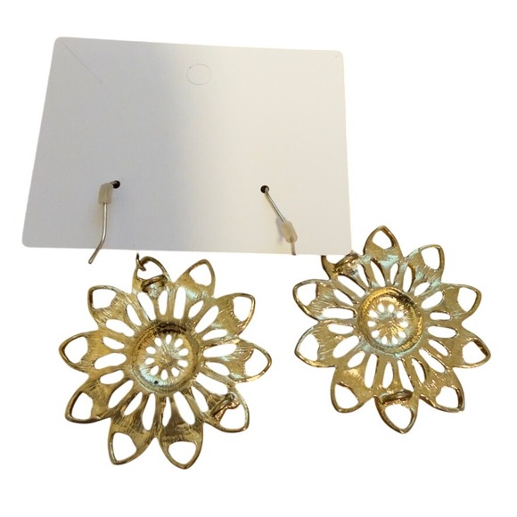 Midwest Fashion Outlet Women's Gold Tone Red Flower Dangle Earrings - Picture 5 of 5